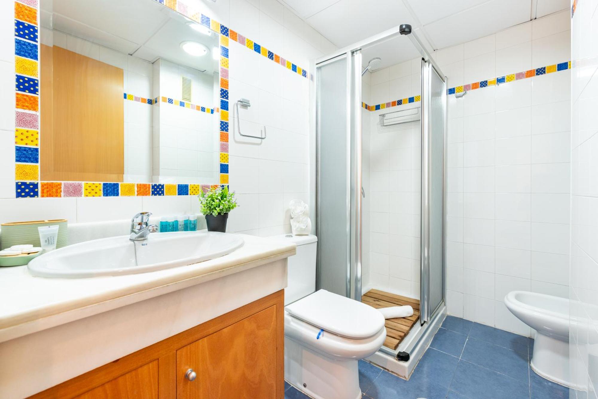 Wintowinrentals Quiet Apartment, Good Location, Free Parking Malaga Luaran gambar